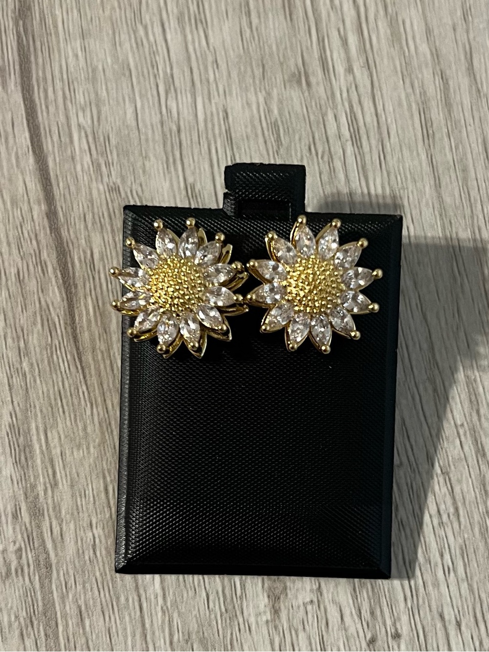 18k laminated gold rotating sunflower studs Earrings